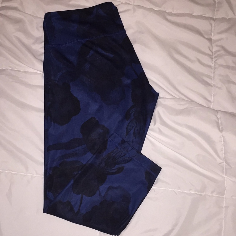 NWOT- Lululemon Crop Leggings